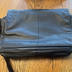 Leatherology Messenger computer bag